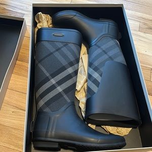 Burberry rain boots worn once literally brand new